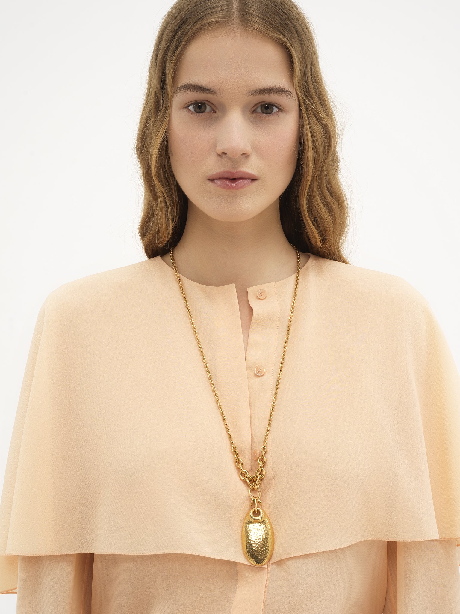 The Chloé Petal necklace Brass
Vintage Gold Back view of the product