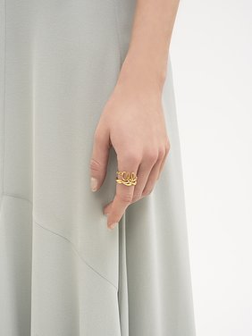 The Chloé Iconic ring Brass
Vintage Gold Back view of the product