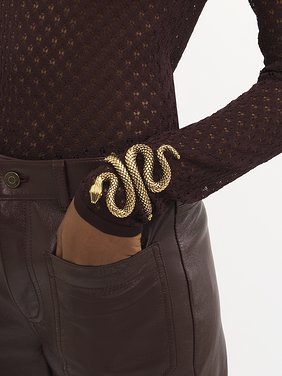 The Chloé Snake bracelet Brass
Vintage Gold Back view of the product