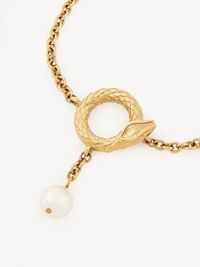 The Chloé Snake bracelet Brass & synthetic pearls
Vintage Gold Product detail