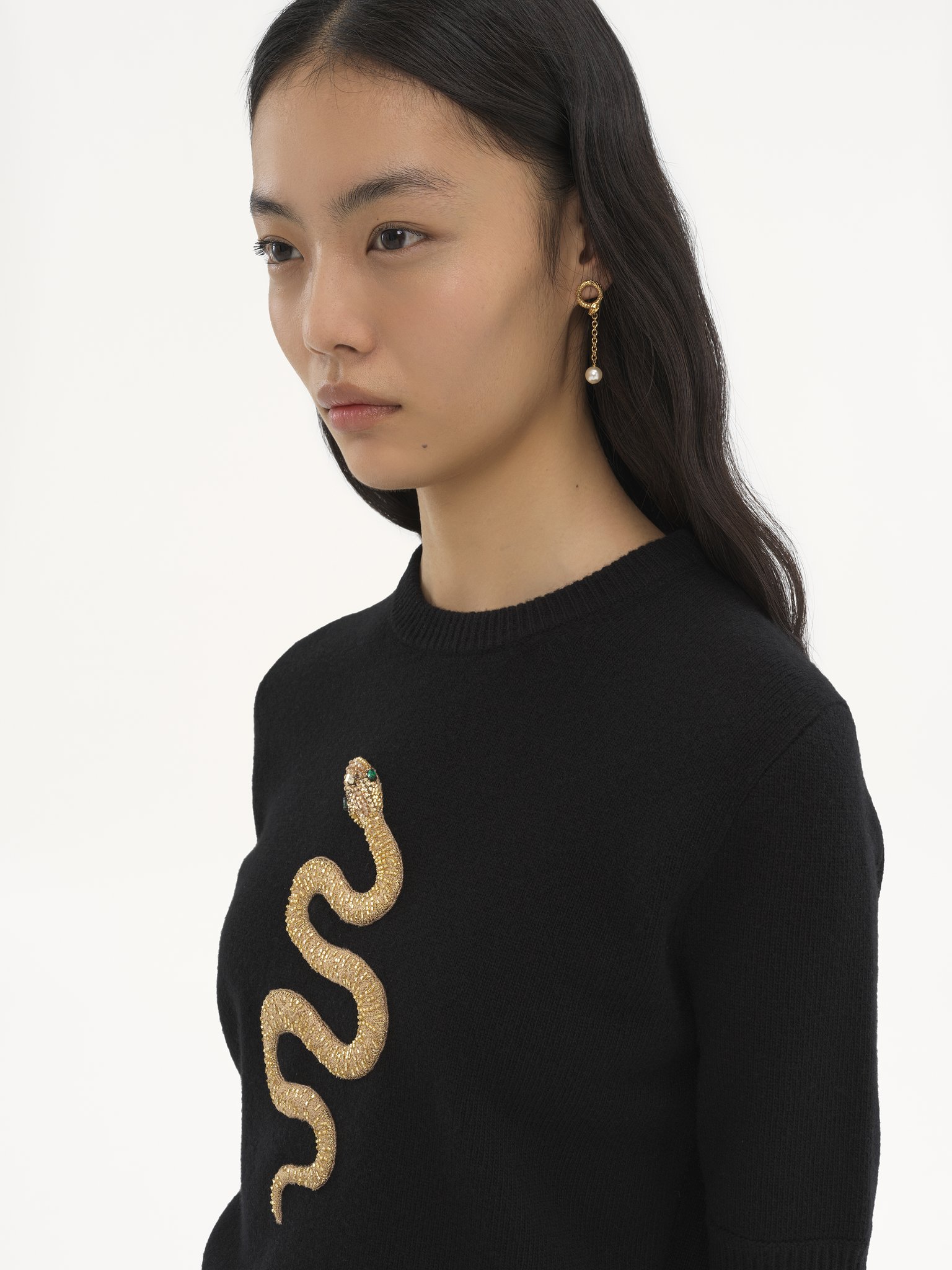 The Chloé Snake earrings Brass & synthetic pearls
Vintage Gold Top view of the product