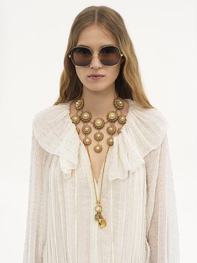 The Chloé Mechanical Flowers necklace Brass, synthetic pearls & crystal glass
Vintage Gold Back view of the product