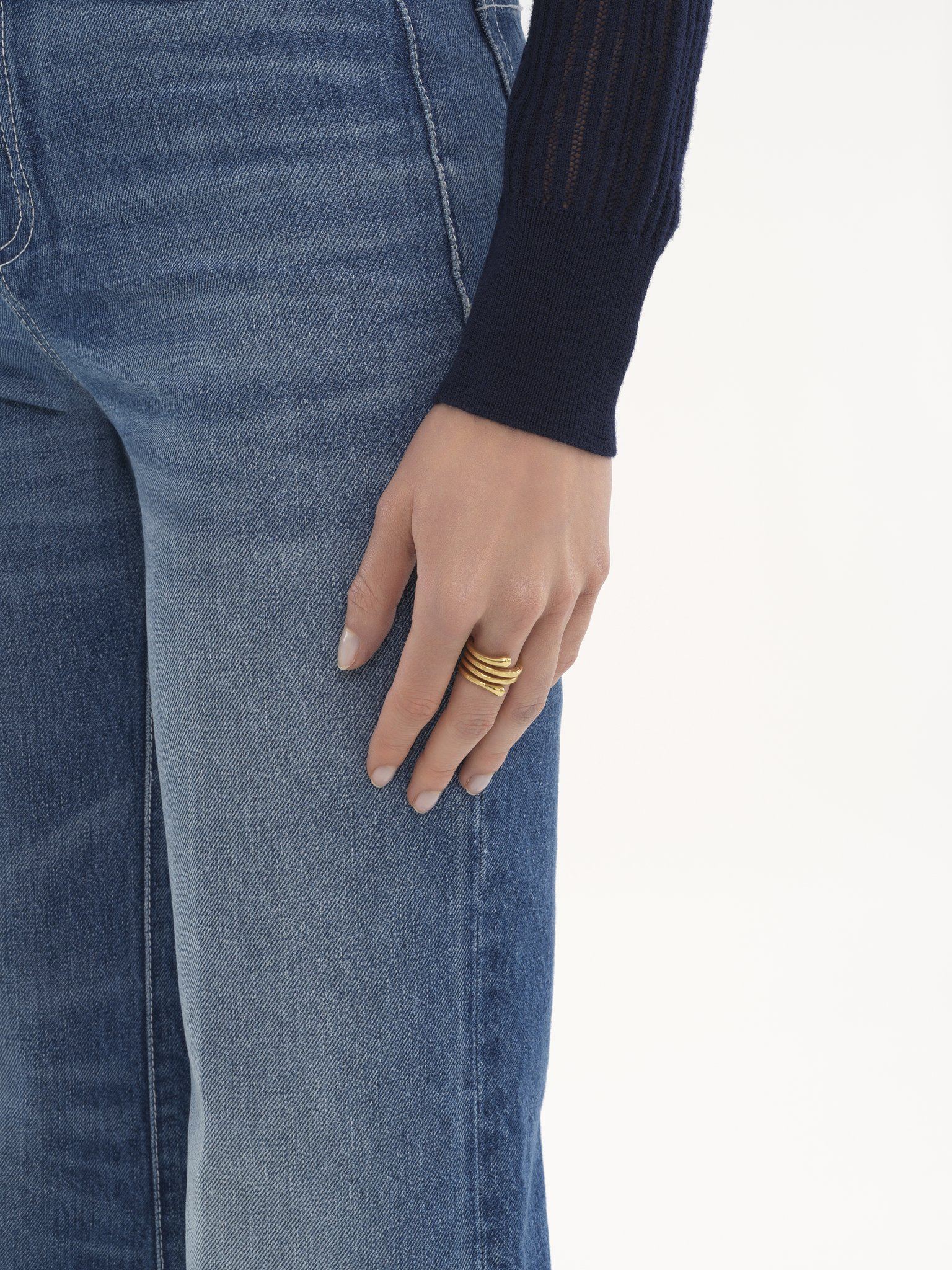 The Chloé Eclectic ring Brass
Vintage Gold Back view of the product