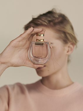 Chloé Nomade Eau de Parfum オードパルファム 商品を後面からとった写真