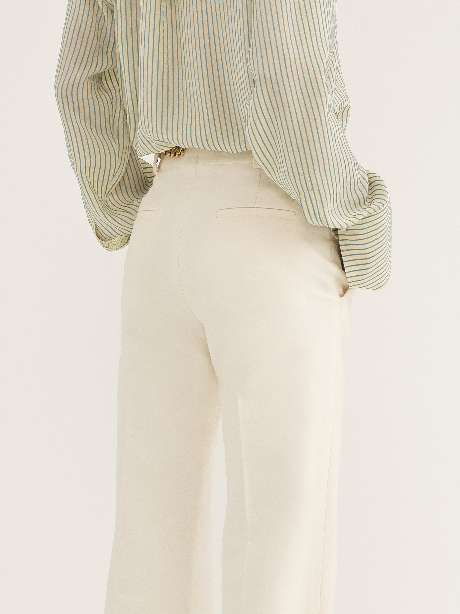 Tailored trousers in brushed cotton Organic brushed cotton
Coconut Milk Front view of the product being worn