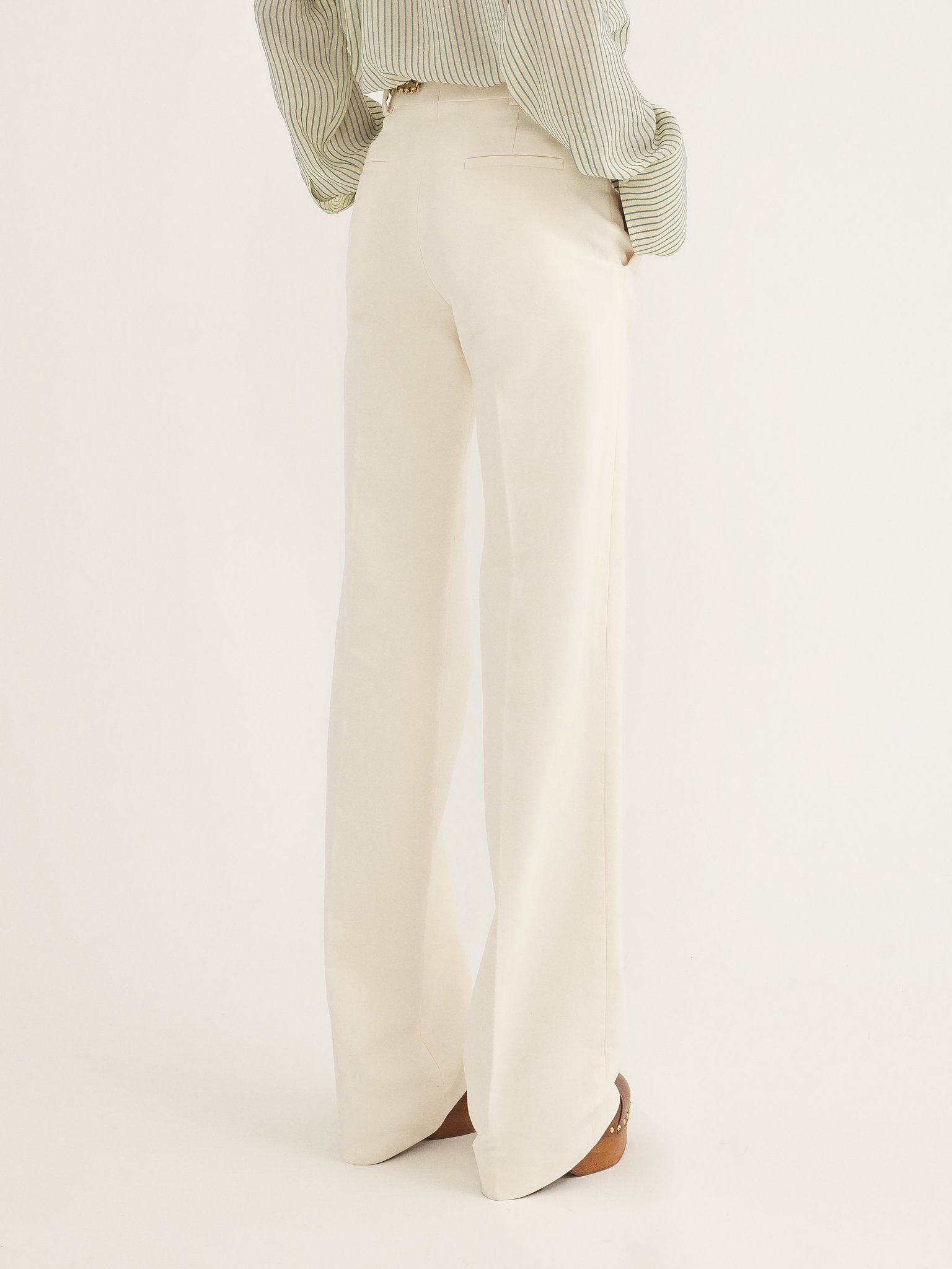 Tailored trousers in brushed cotton Organic brushed cotton
Coconut Milk Top view of the product