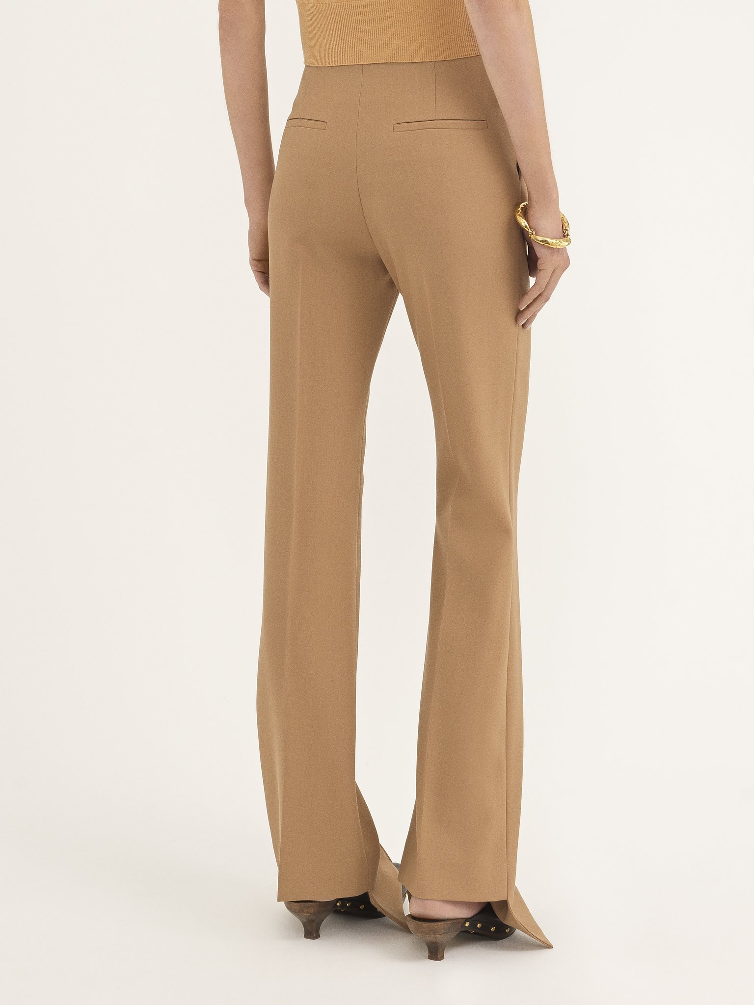 Broken-heel slim pants in wool grain de poudre Lower-impact wool grain de poudre
Coconut Brown 