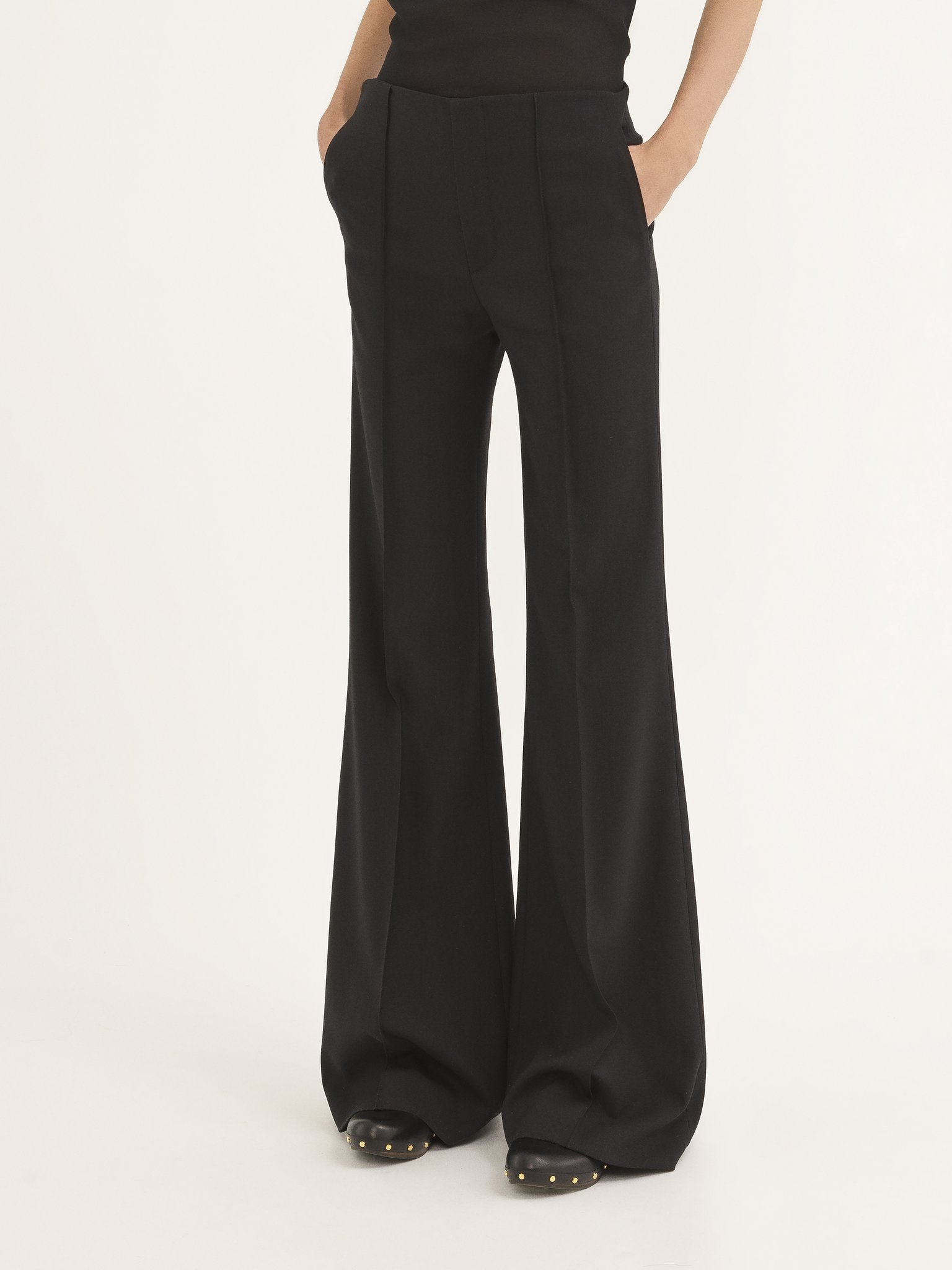 Flare pants in stretch wool Lower-impact stretch wool
Black Product detail