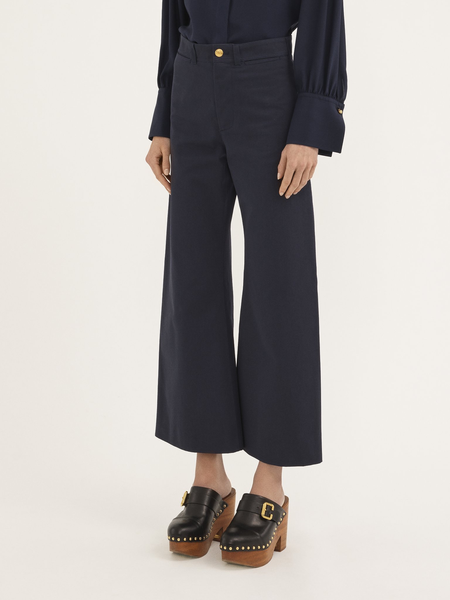 Cropped flared pants in cotton gabardine Organic soft cotton gabardine
Eclipse Blue Product detail