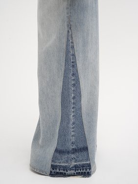 Wide-leg jeans in denim Organic cotton light bleached denim
Graceful Blue Front view of the product being worn