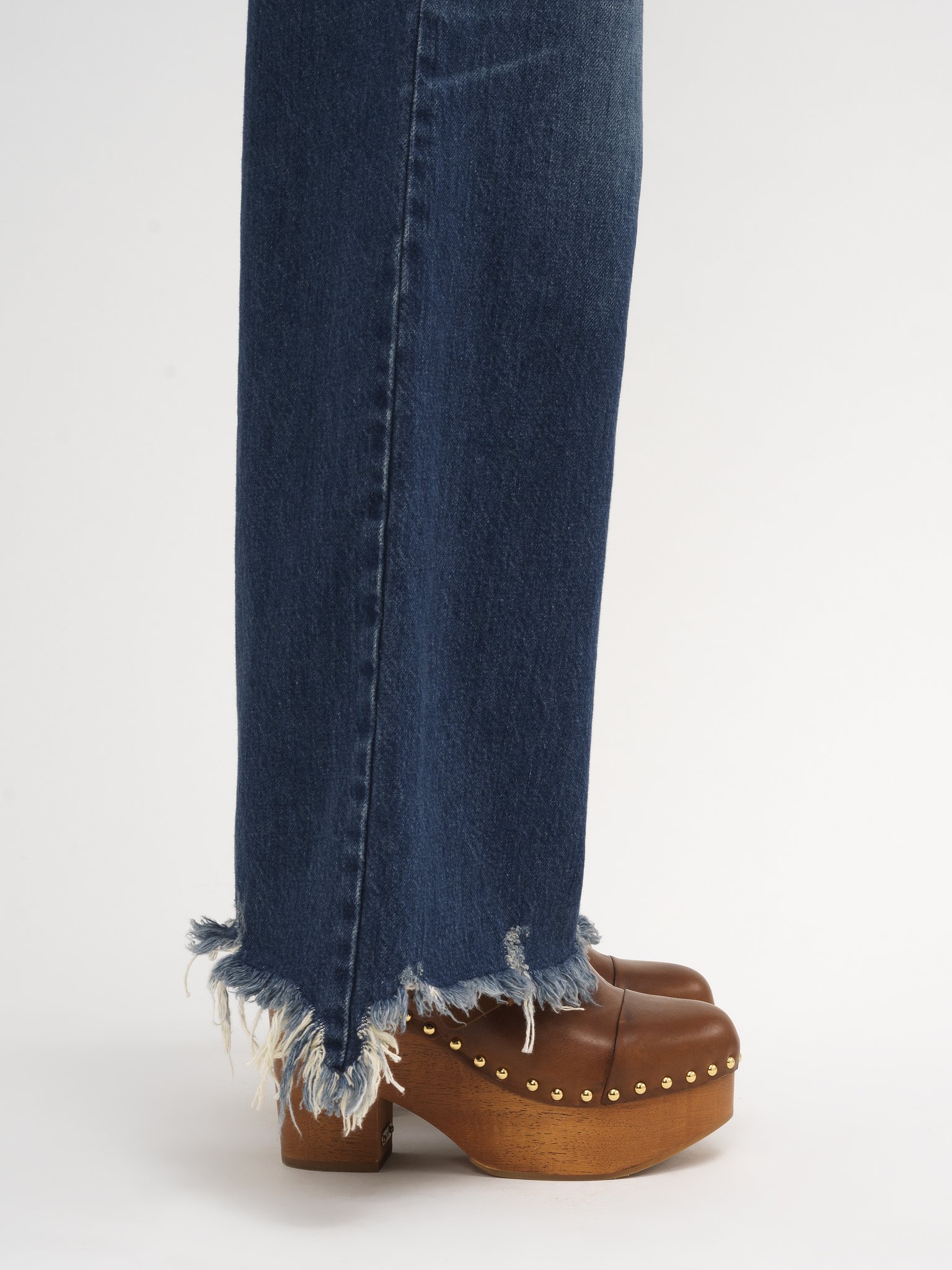 Cropped wide-leg jeans in denim Organic cotton indigo denim
Night Blue Front view of the product being worn