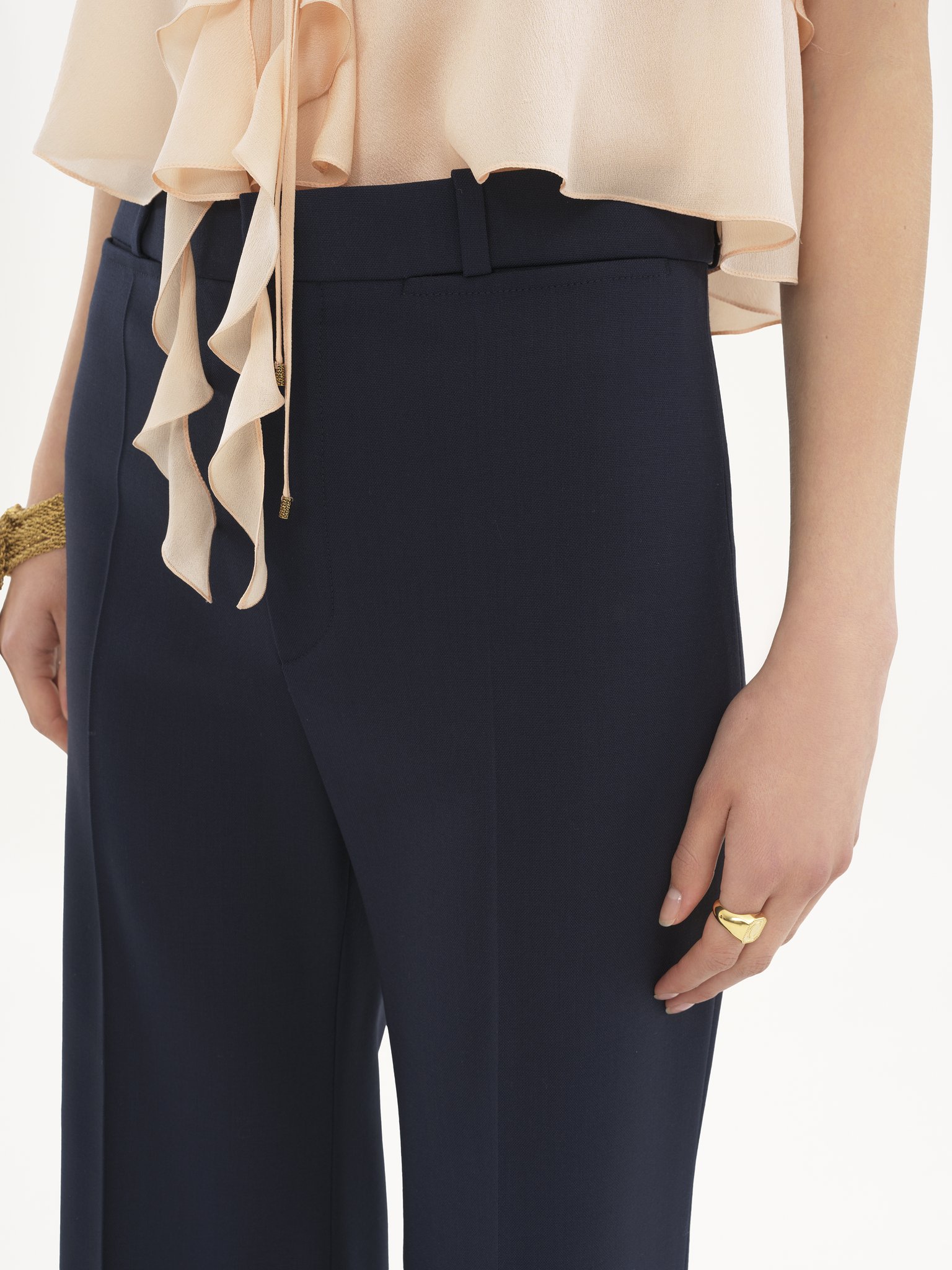 Flared tailored pants in stretch wool Lower-impact iconic stretch wool
Eclipse Blue 