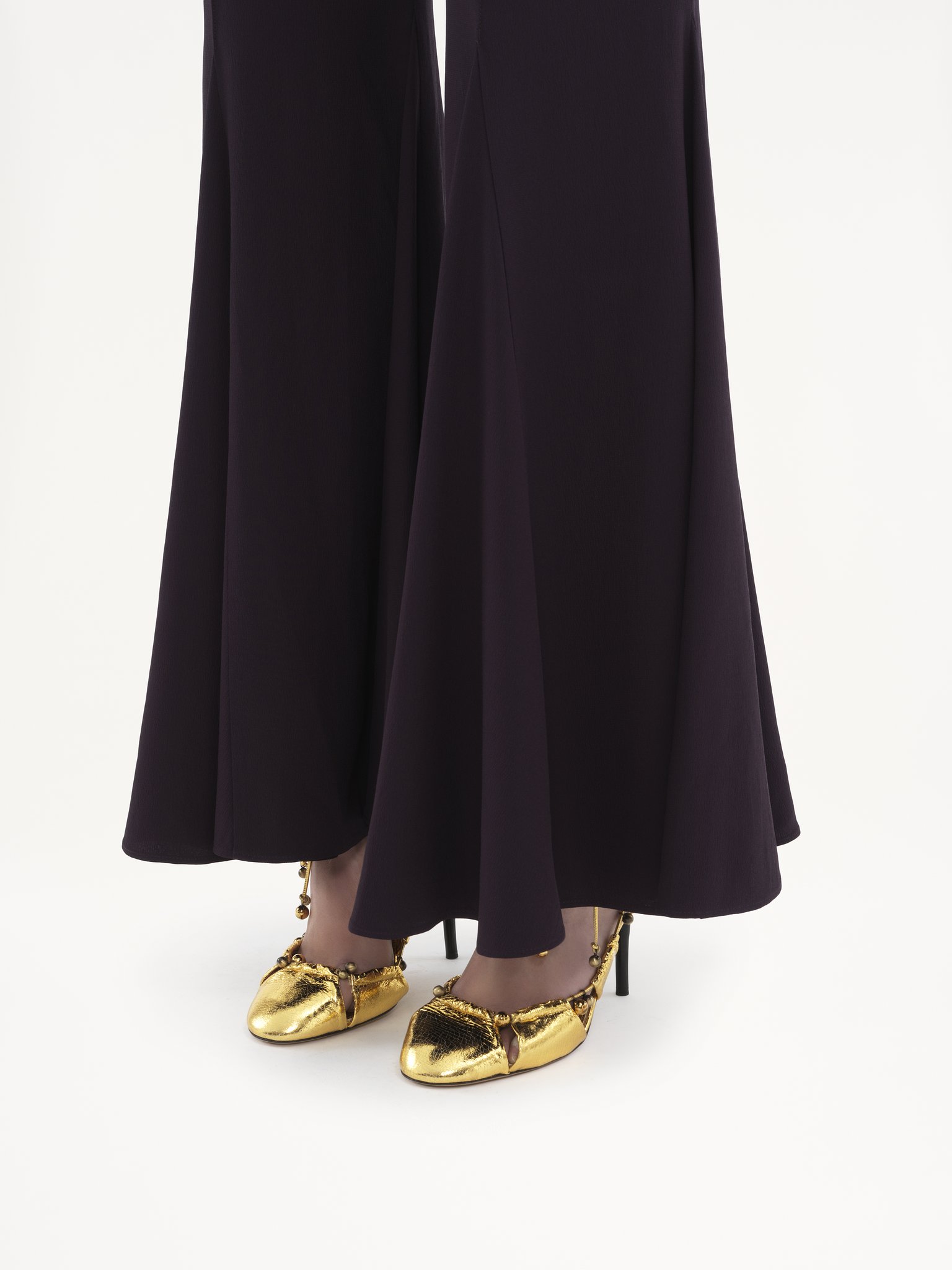 Cropped bootcut pants in crêpe satin Washed crêpe satin
Deep Purple Front view of the product being worn