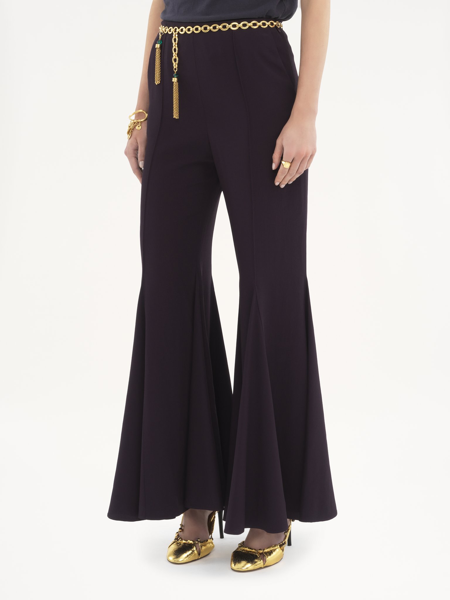 Cropped bootcut pants in crêpe satin Washed crêpe satin
Deep Purple Product detail