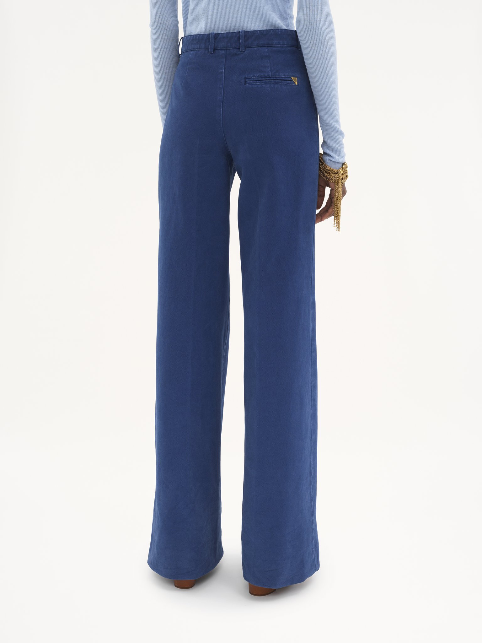 Flared tailored trousers in cotton canvas Garment-dyed organic cotton canvas
Deep Blue Top view of the product